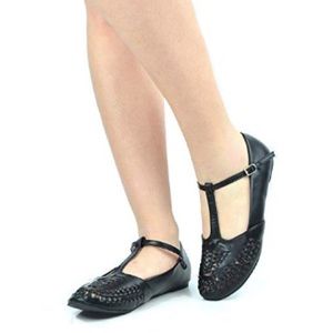 Like new black vintage style woven flats